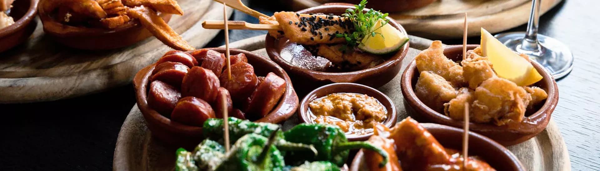 Tapas méditerranéennes du rooftop Les Réformés à Marseille