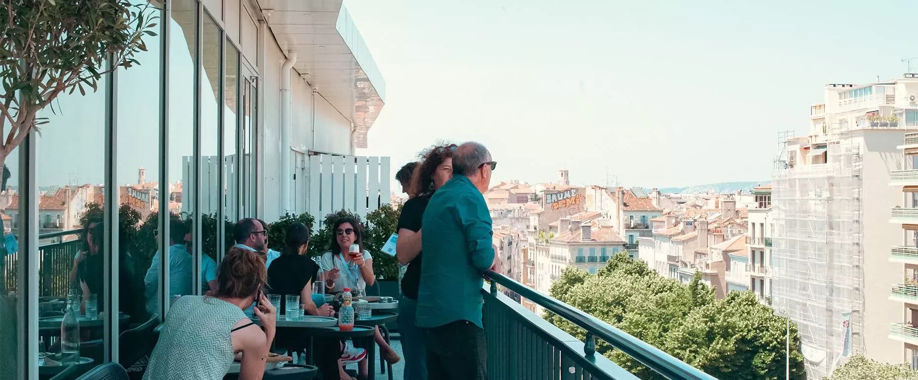 Terrasse panoramique du rooftop Les Réformés
